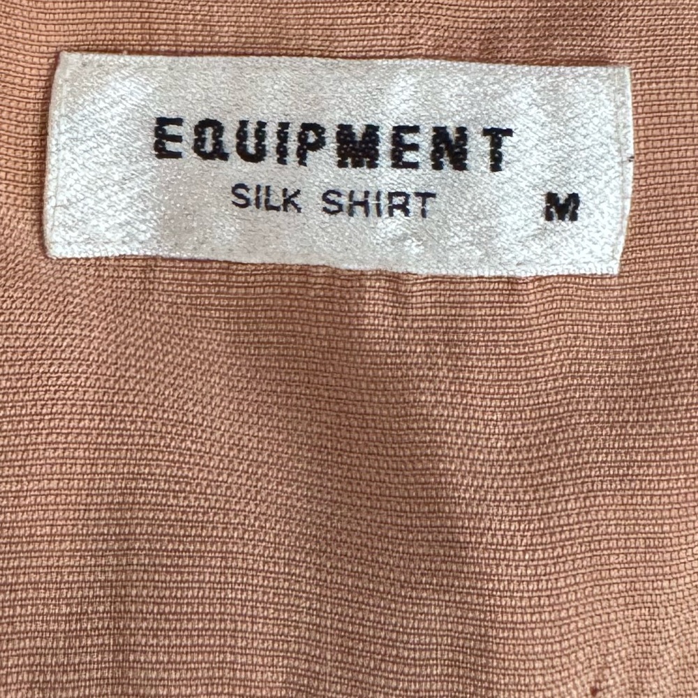 EQUIPMENT Silk Blouse Size M Medium Peach Collared Button Front Pocket Designer - Picture 4 of 4